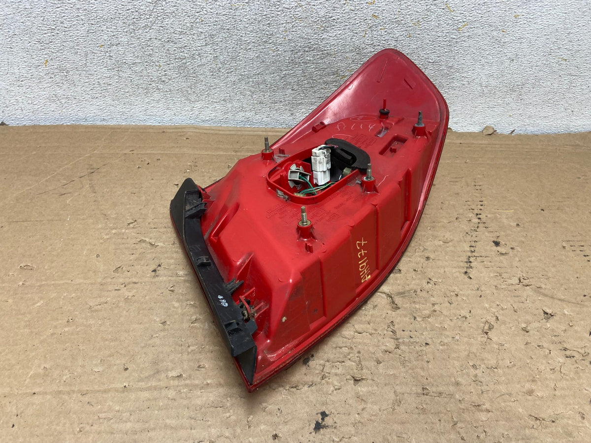 2003-2004 Infiniti G35 Left Driver Lh Side Tail Light AH9177 LK4