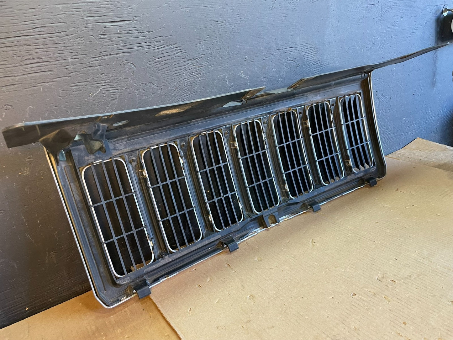 2006 to 2010 Jeep Commander Front Upper Grill Grille OEM ab7870 DG7