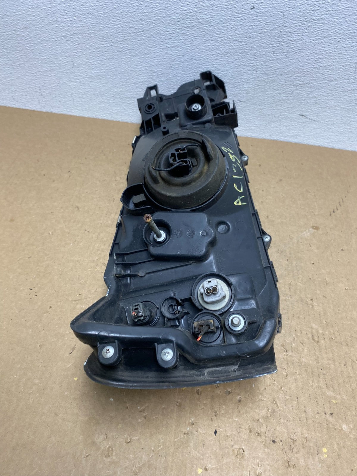 2003 2004 Subaru Forester Left Driver LH Headlight Halogen TYC AC1352 DW9