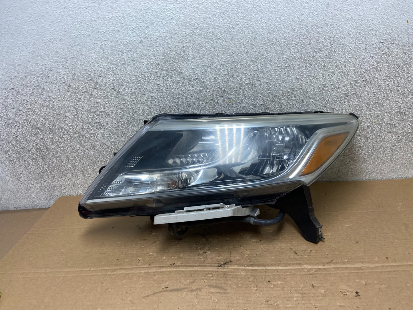 2013 to 2016 Nissan Pathfinder Left Driver LH Side Headlight Halogen OEM AB46860
