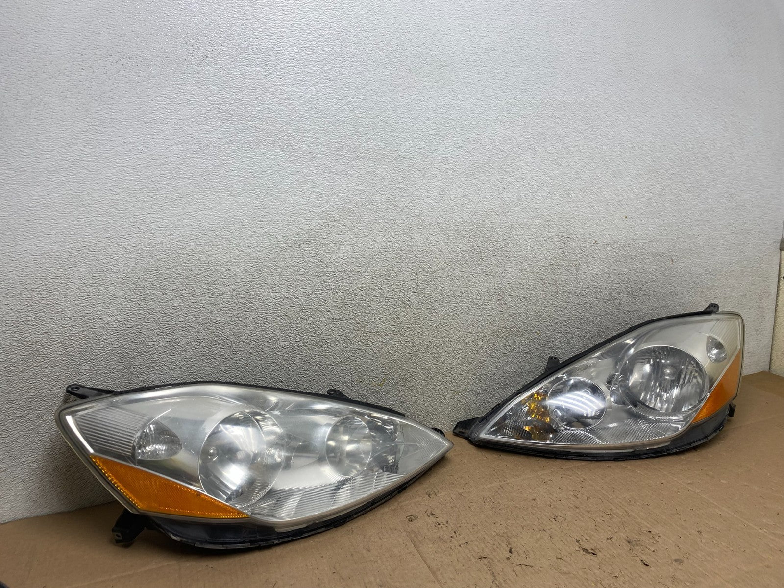 2006 to 2010 Toyota Sienna Left+Right Side Set Headlights Halogen W0948 DW2
