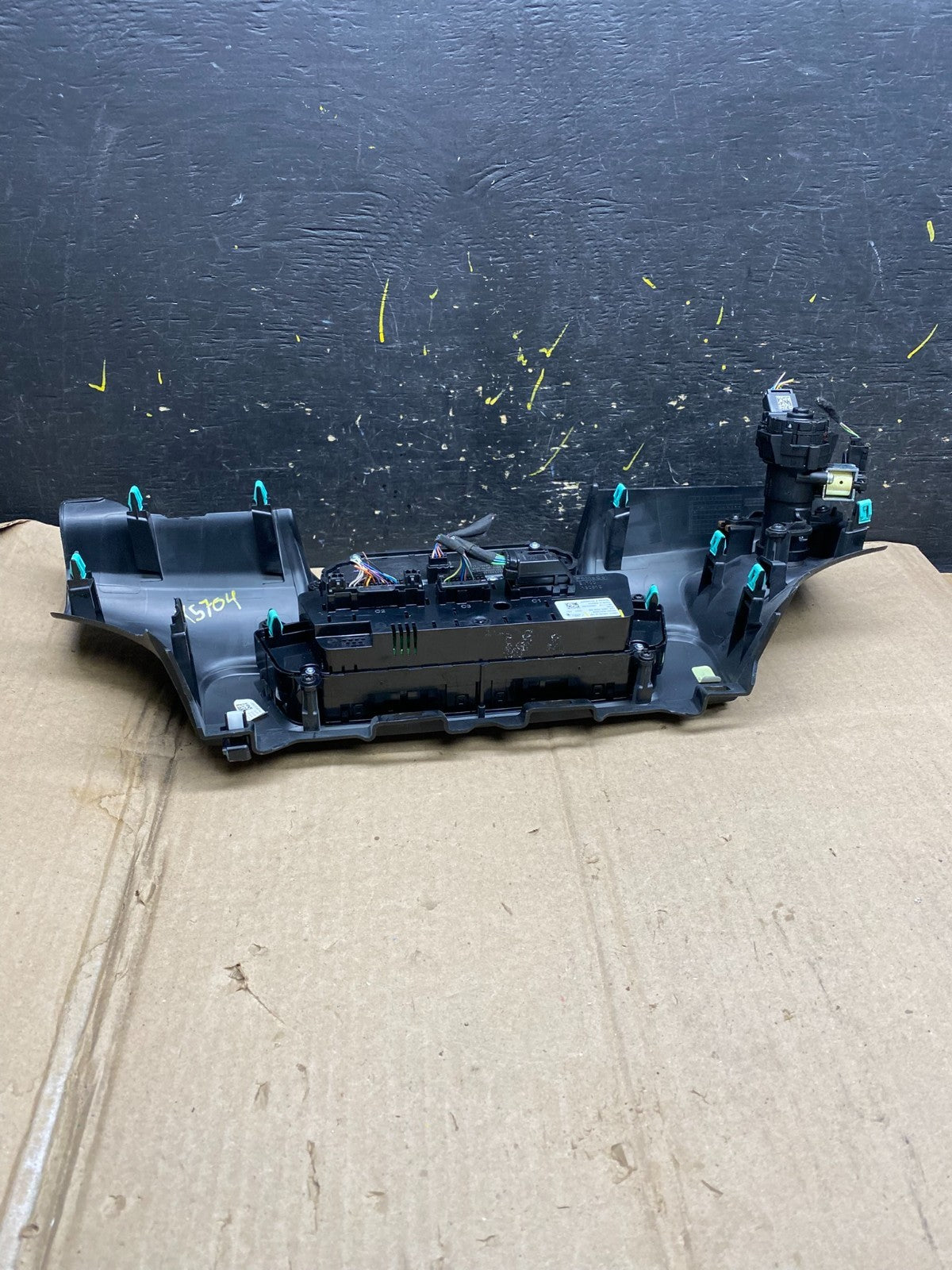 2020 to 2023 Ford  Explorer A/C Heater Climate Control Panel x5704 DG4