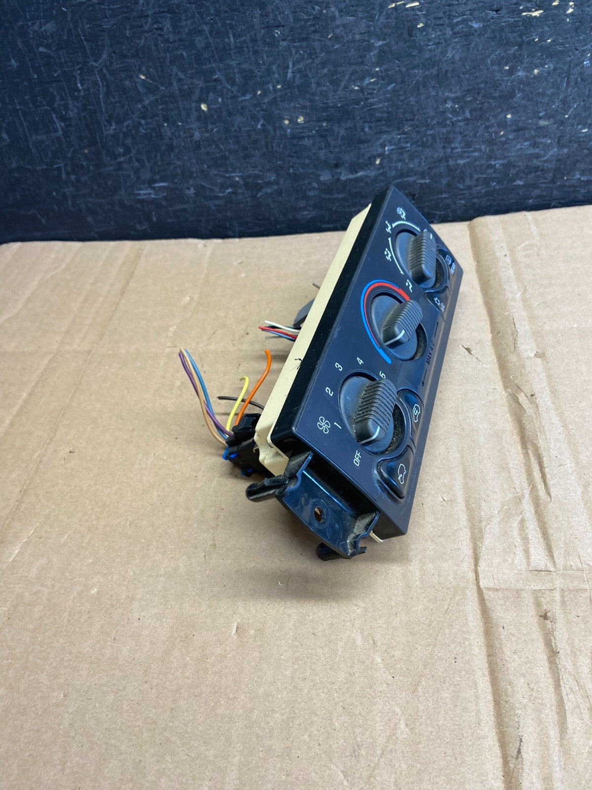 1999-2001 Chevrolet Tahoe AC Climate Control HVAC Rear Window Defogger ai5983 DG1