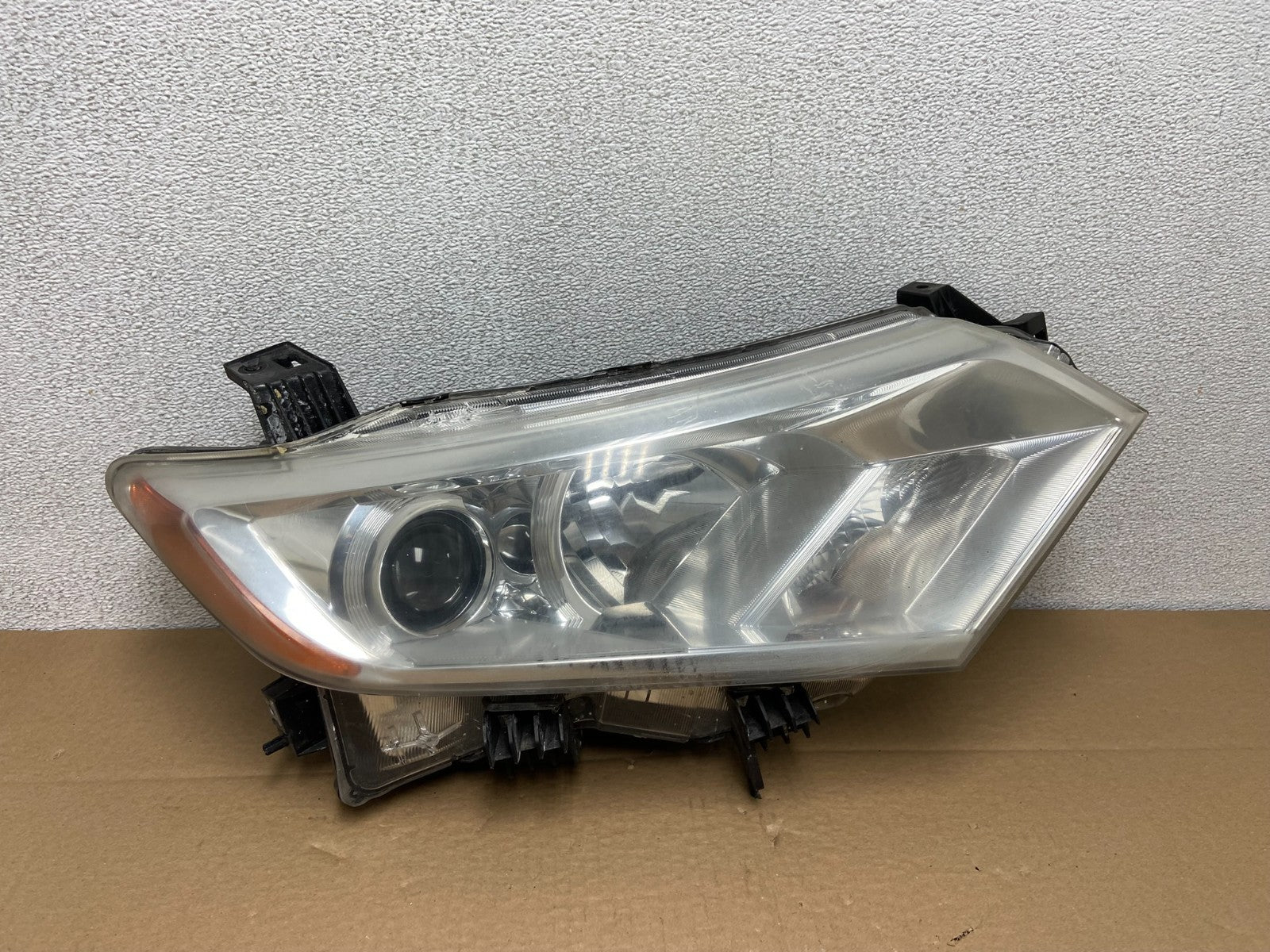 2012 to 2017 Nissan Quest Right Passenger RH Headlight Halogen AB6103 DW0