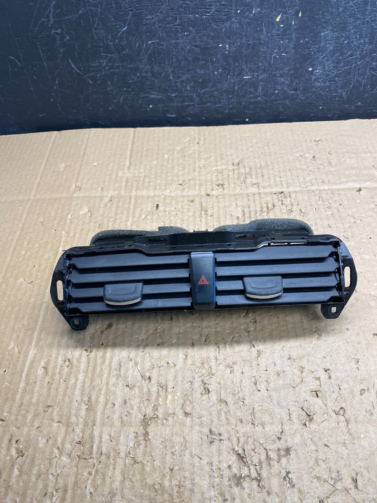 2013 to 2016 Ford Fusion Center Dash Air Vents DS73-19K617-A ad1885 DG0