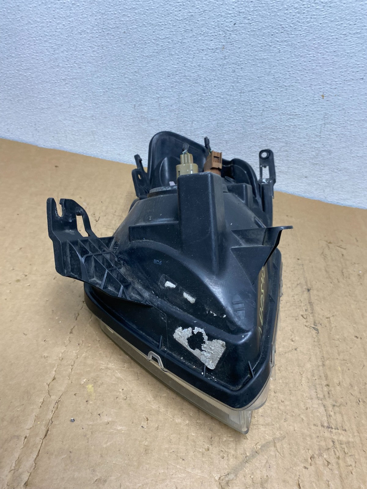 2008 to 2011 Mercury Mariner Right Passenger RH Side Halogen Headlight AD0545 DW9