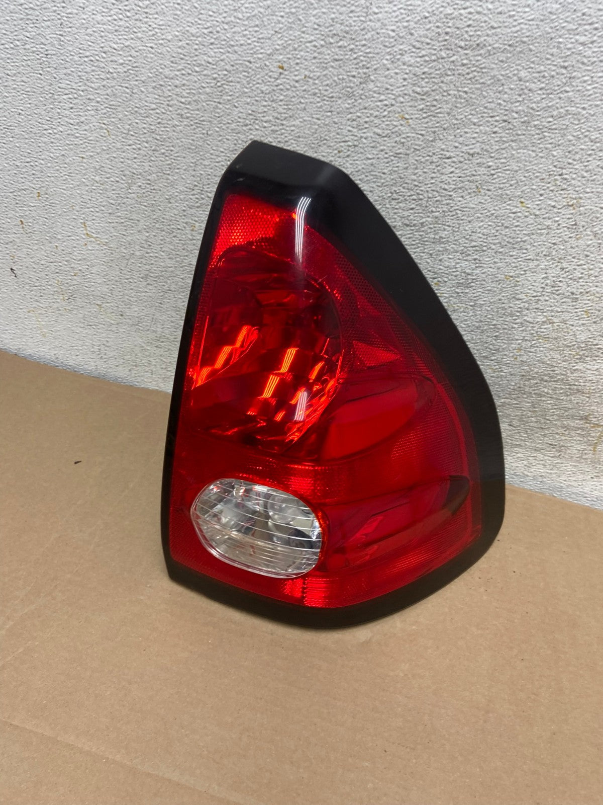 2001 - 2005 Pontiac Aztek Right Passenger Side Tail Light AH9305 LK0
