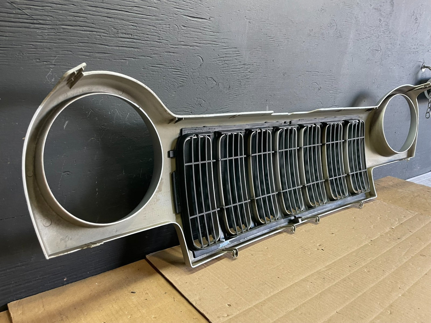 2002 2003 2004 Jeep Liberty Grill Grille Plastic OEM ab7668 DG10