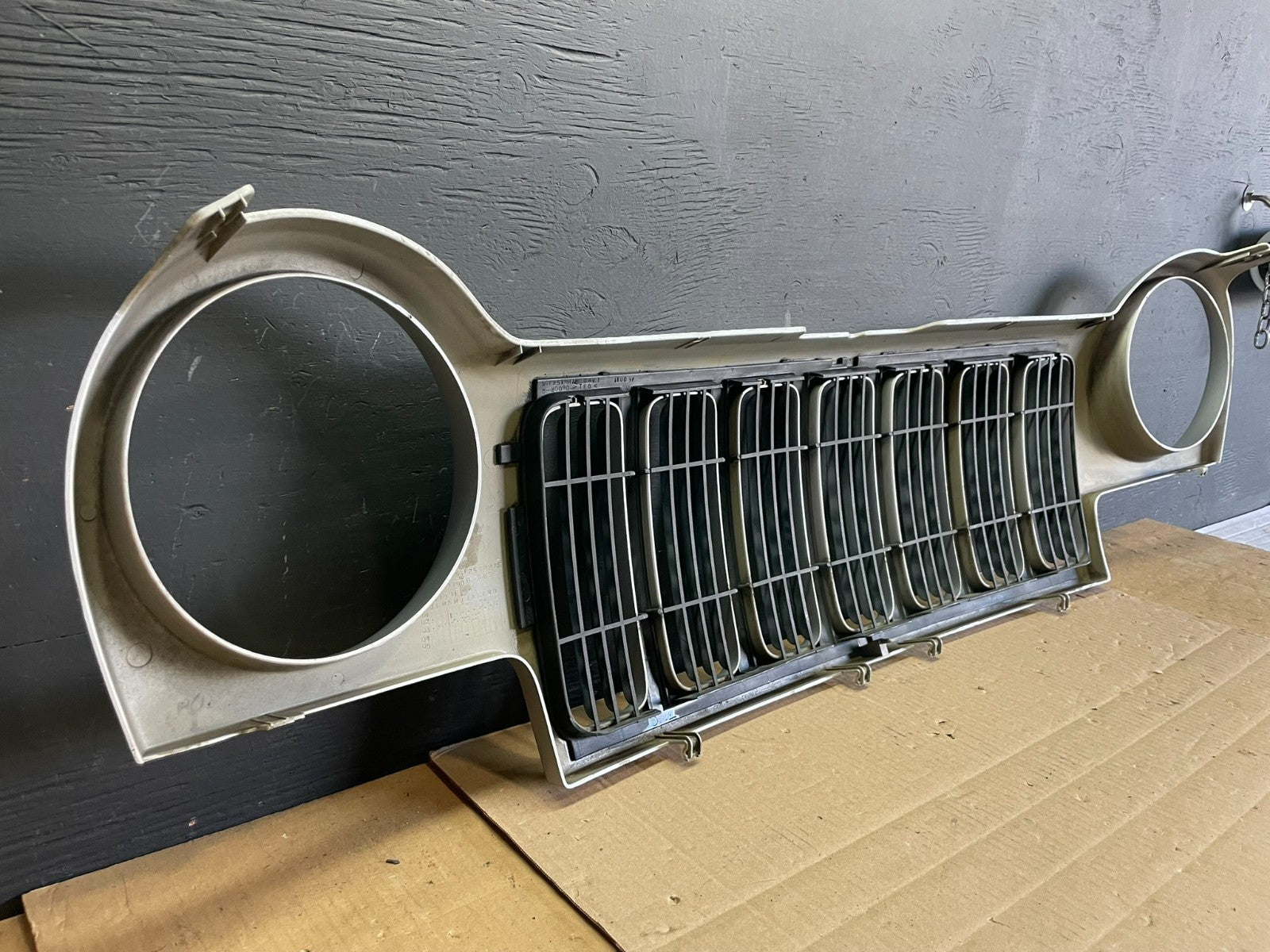 2002 2003 2004 Jeep Liberty Grill Grille Plastic OEM ab7668 DG10