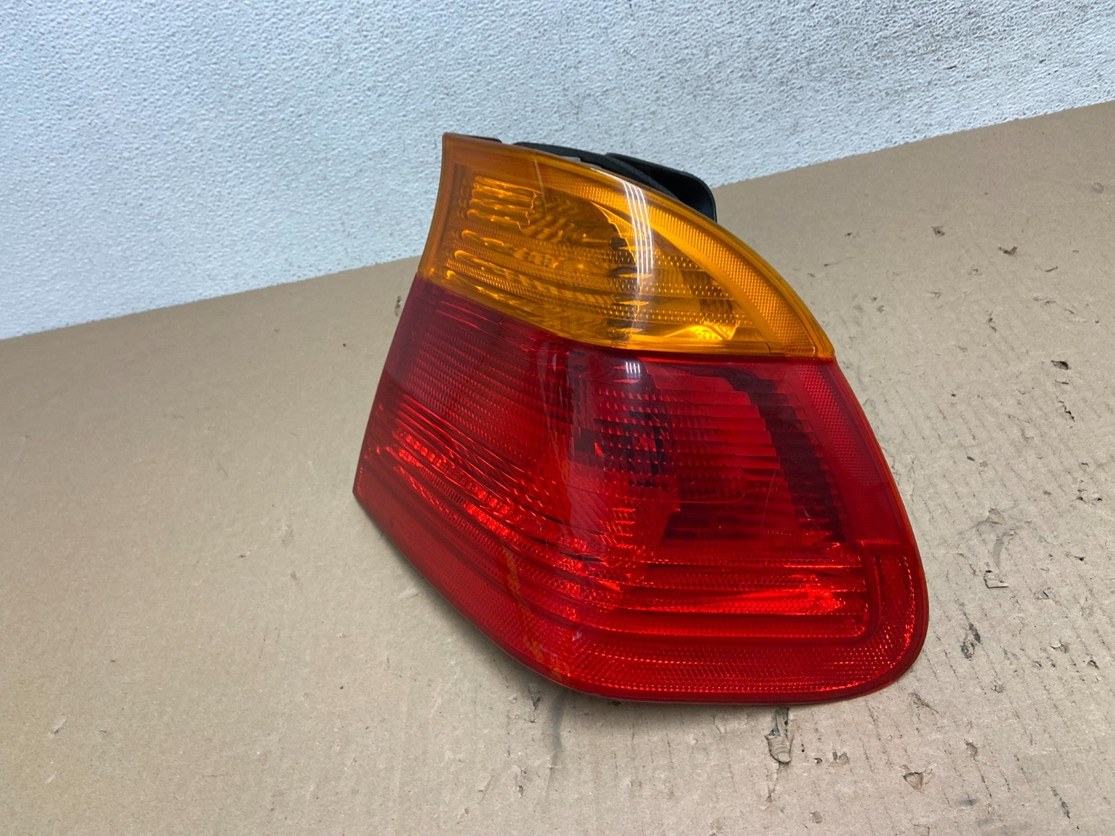 1999-2001 BMW 325i 330i E46 Right Passenger RH Tail Light AE7357 DW1