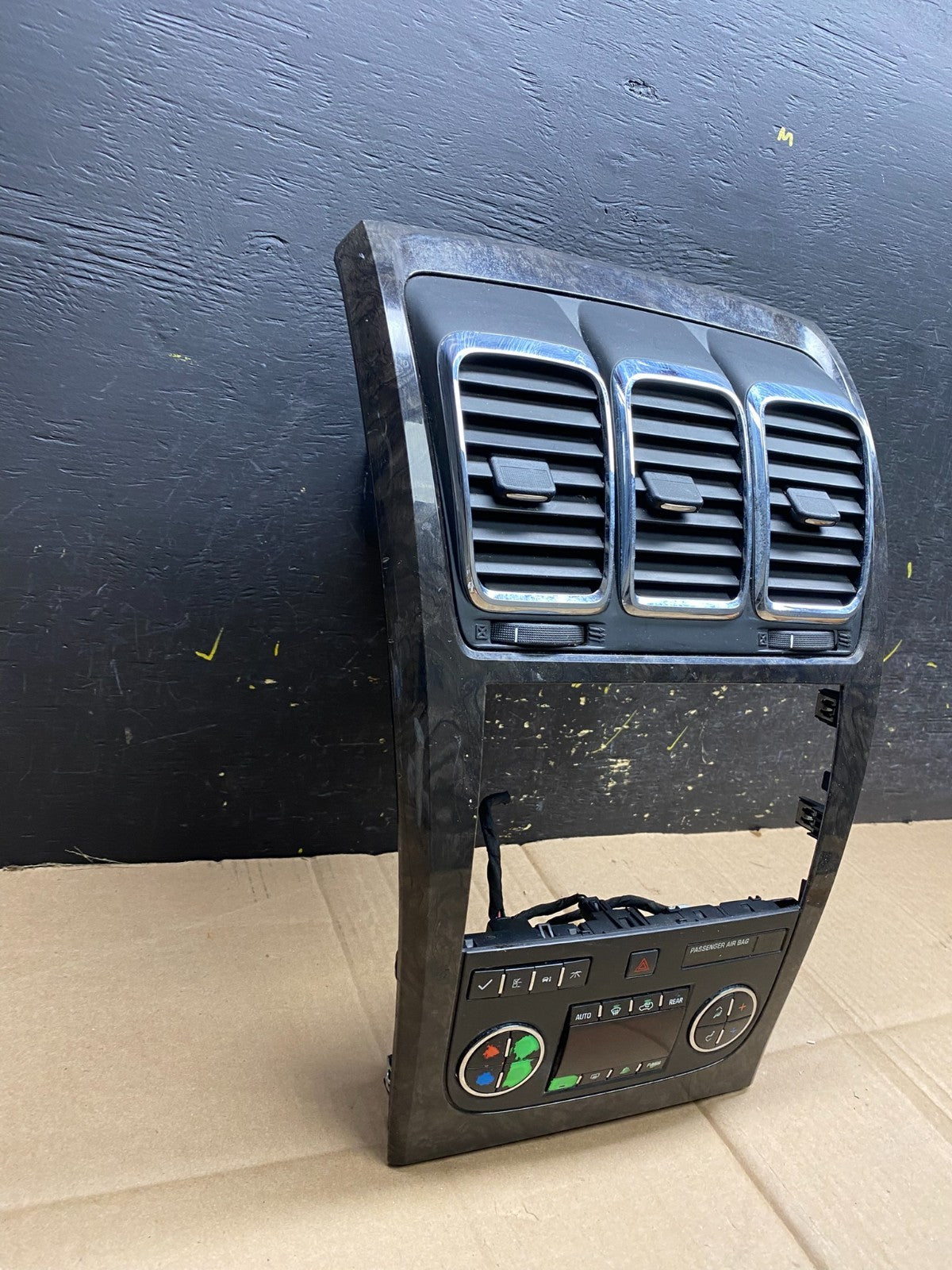 2007 - 2012 GMC Acadia A/C Heater Climate Control Radio Panel Bezel OE AA4469 DG3