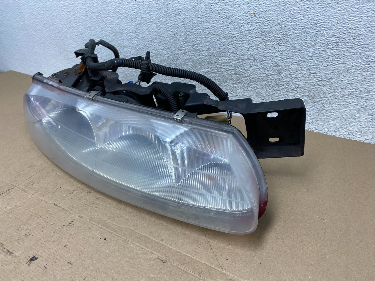 1995 to 1999 Oldsmobile Aurora Right Passenger RH Side Headlight AF4415 DW1