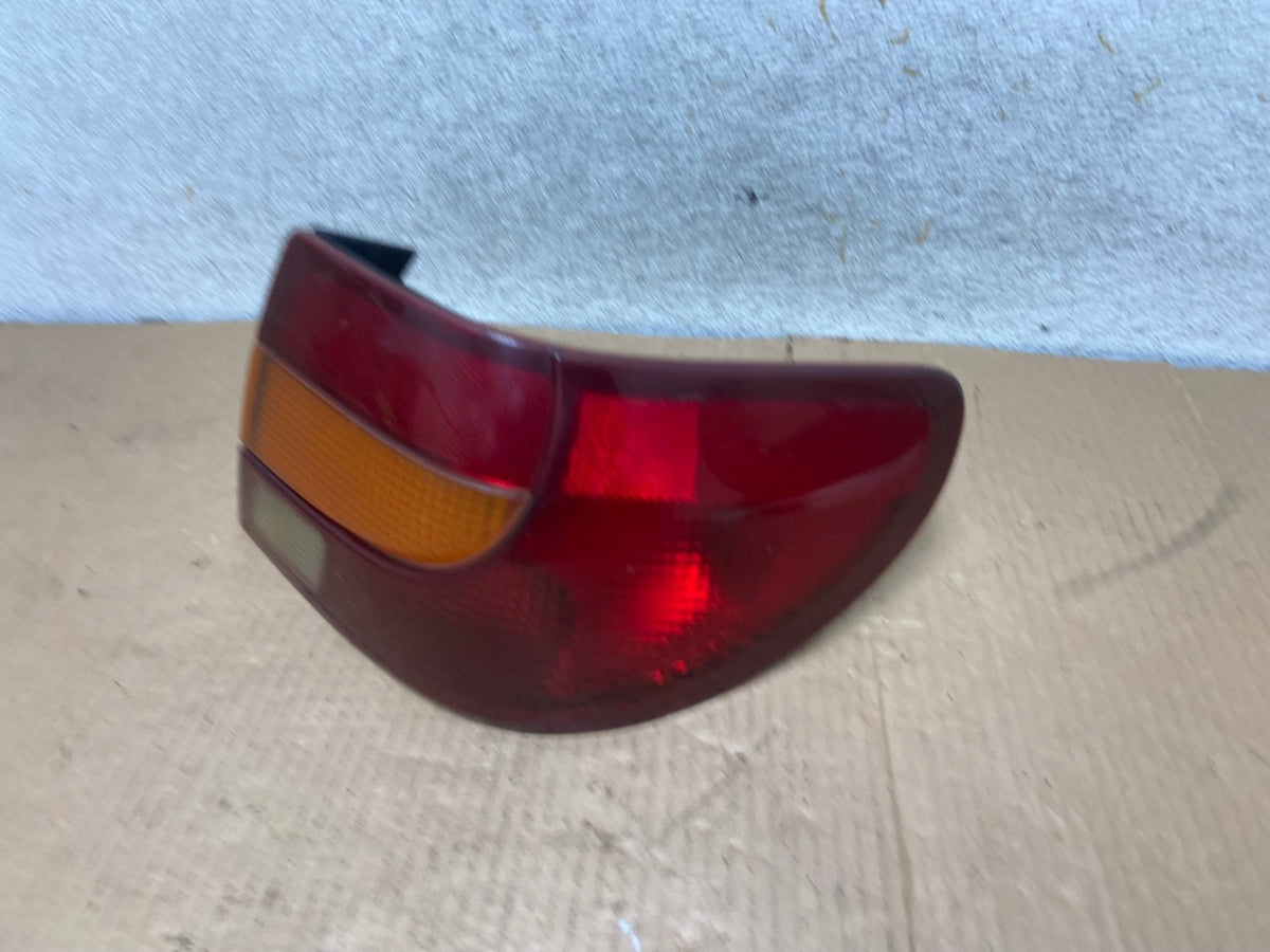 2000-2002 Saturn SL S-Series Right Passenger RH Side Tail Light AI7013 LK1