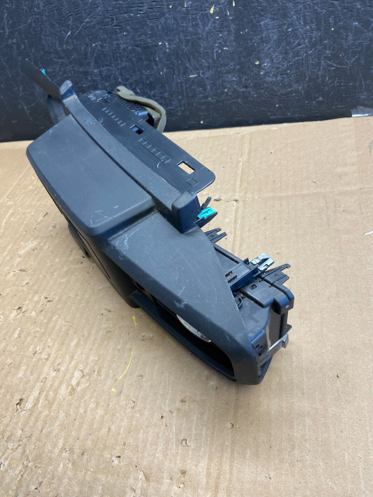 2020 to 2023 Ford Explorer Console Radio Display Screen Air Vents AD6825 DG4