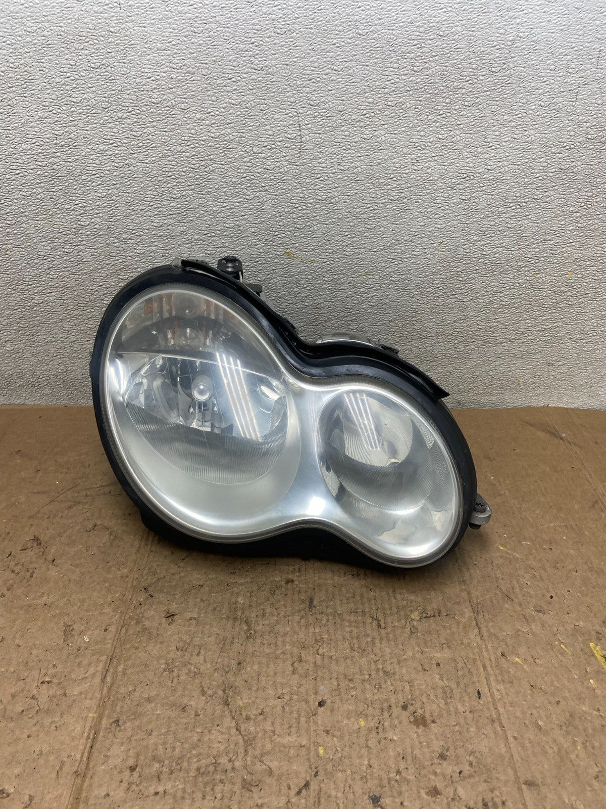 2005 to 2007 Mercedes-Benz C-Class Right Passenger Side Headlight AA36670