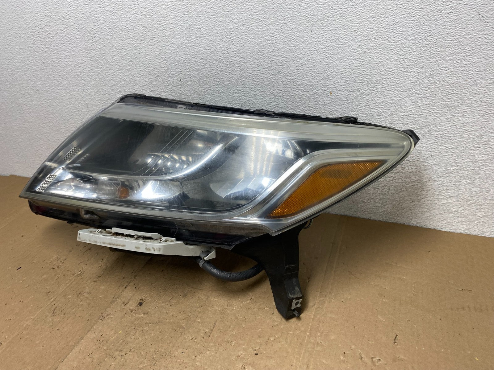 2013 - 2016 Nissan Pathfinder Left Driver LH Side Headlight Halogen AC60471