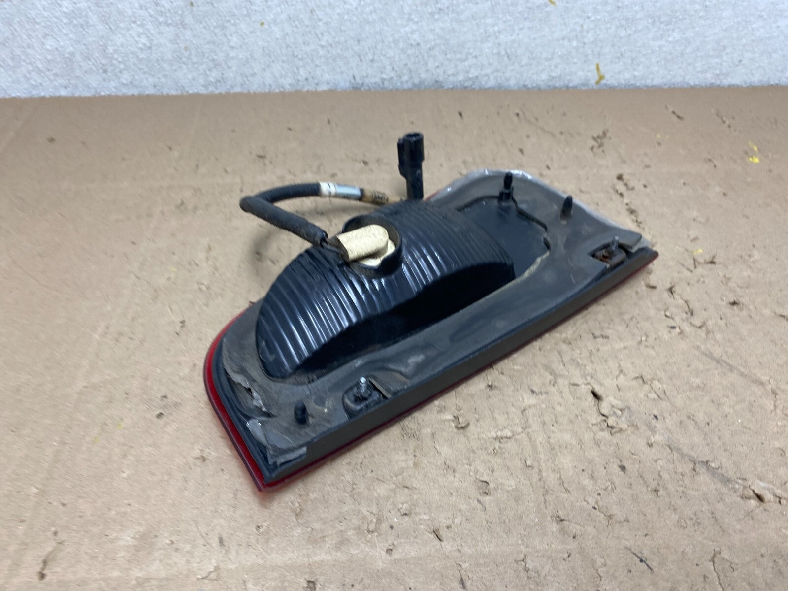 2003-2006 Lincoln Navigator Right Passenger Side Inner Tail Light OEM N3533 DW7