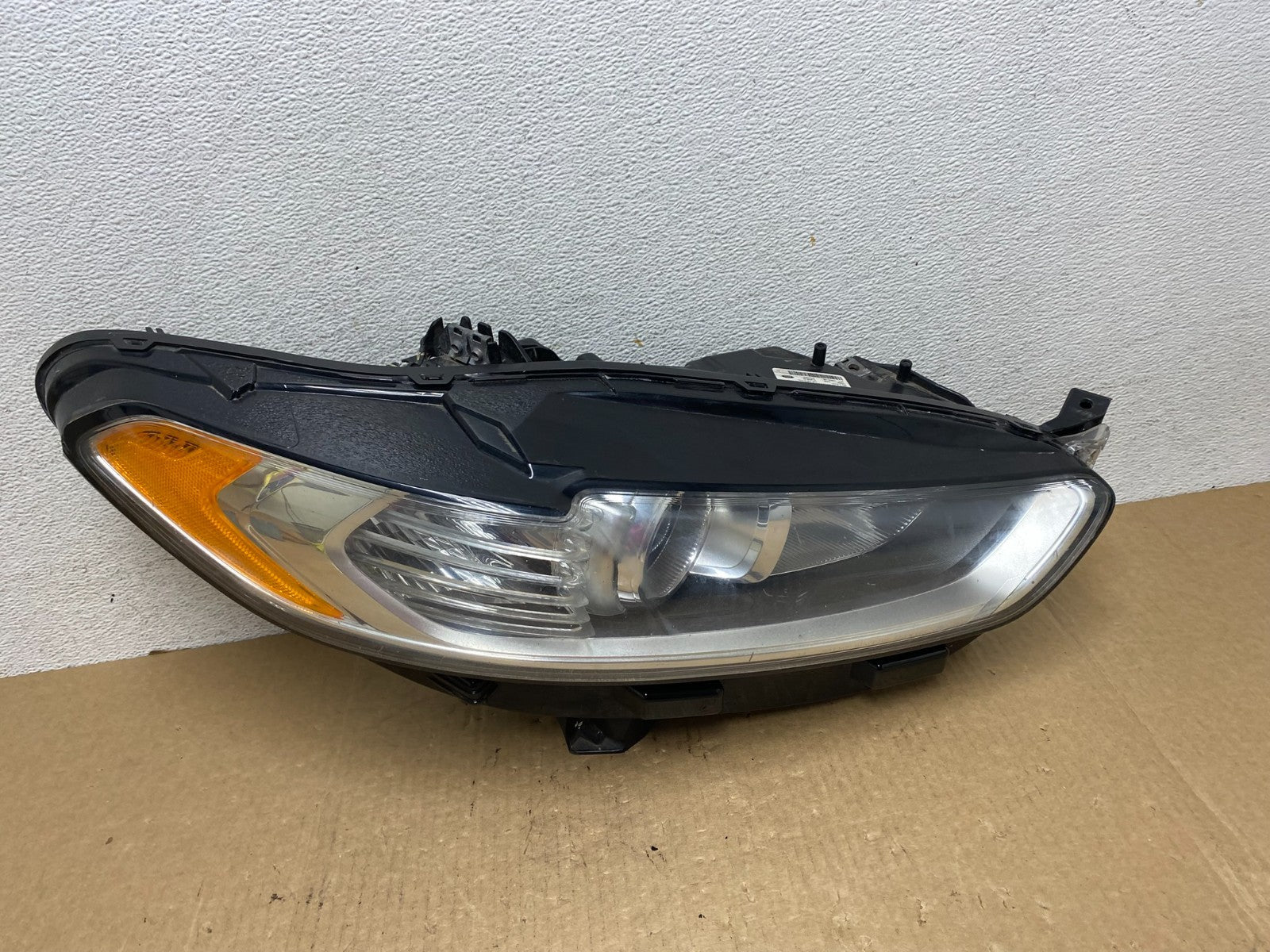 2013 to 2016 Ford Fusion Right Passenger Rh Side Headlight AF9676 DW0