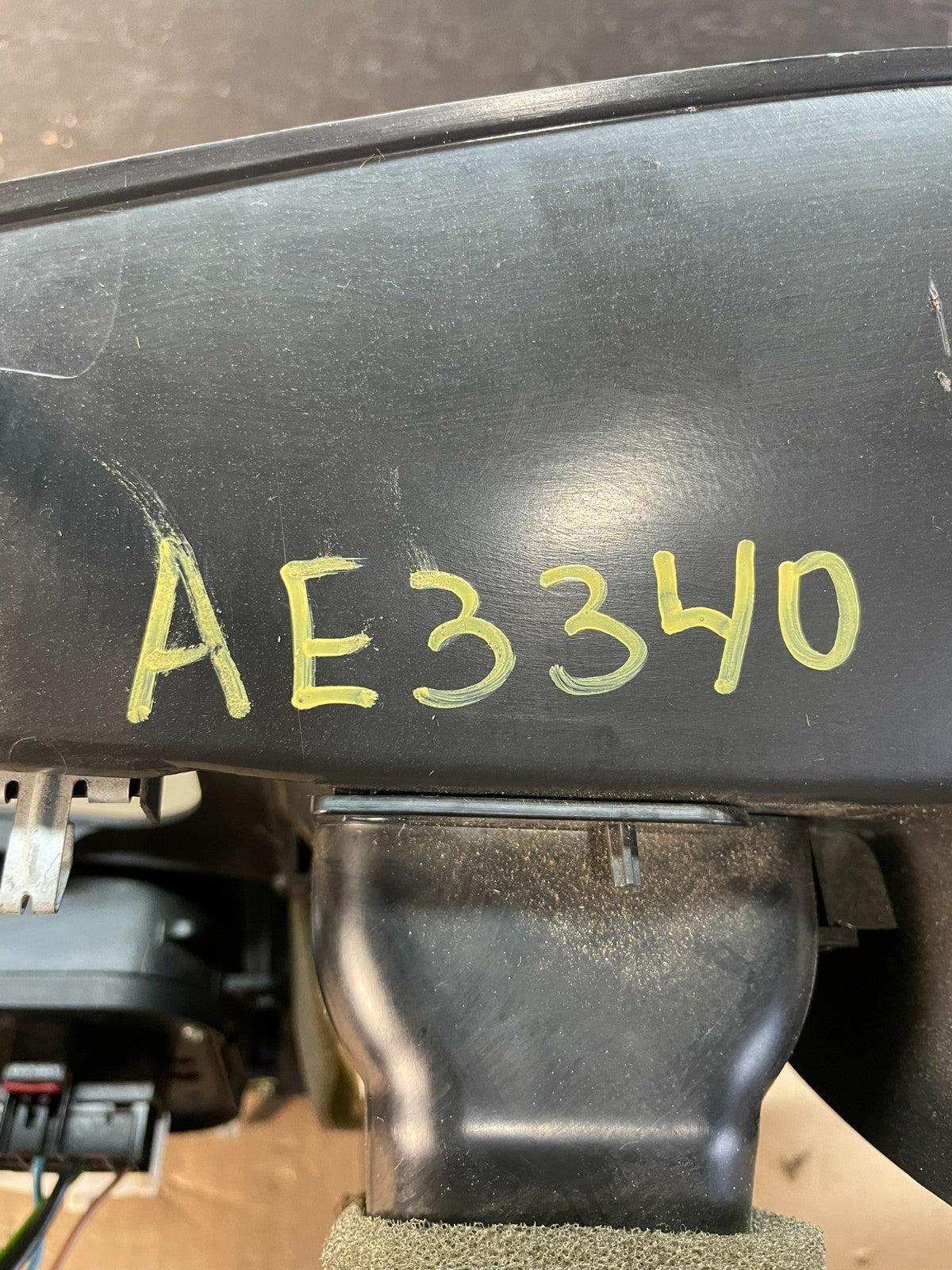 2001 - 2004 Dodge Durango Speedometer Climate Control Bezel Trim AE3340 DG5