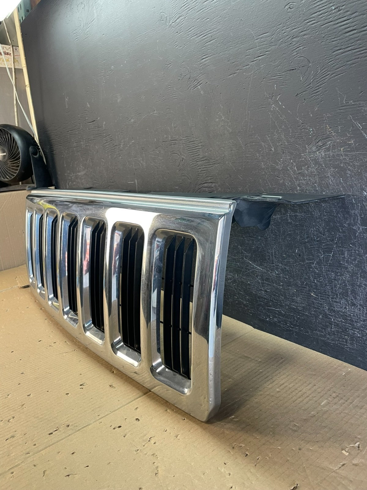 2006 to 2010 Jeep Commander Front Upper Grill Grille AE3751 DG1
