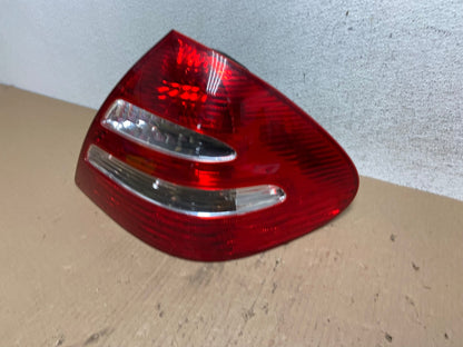 No Led 2003-2006 Mercedes E Class Sedan Right Passenger Tail Light AE7352 LK1