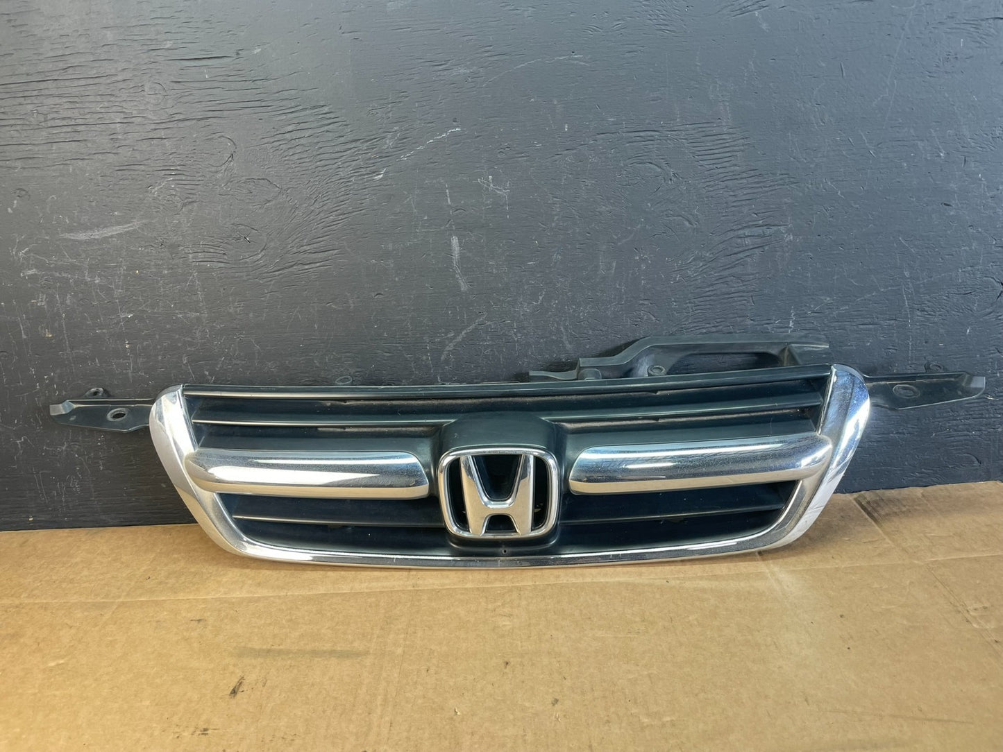 2002 to 2004 Honda CR-V CRV Front Upper Grille Grill Chrome ac5098 DG0