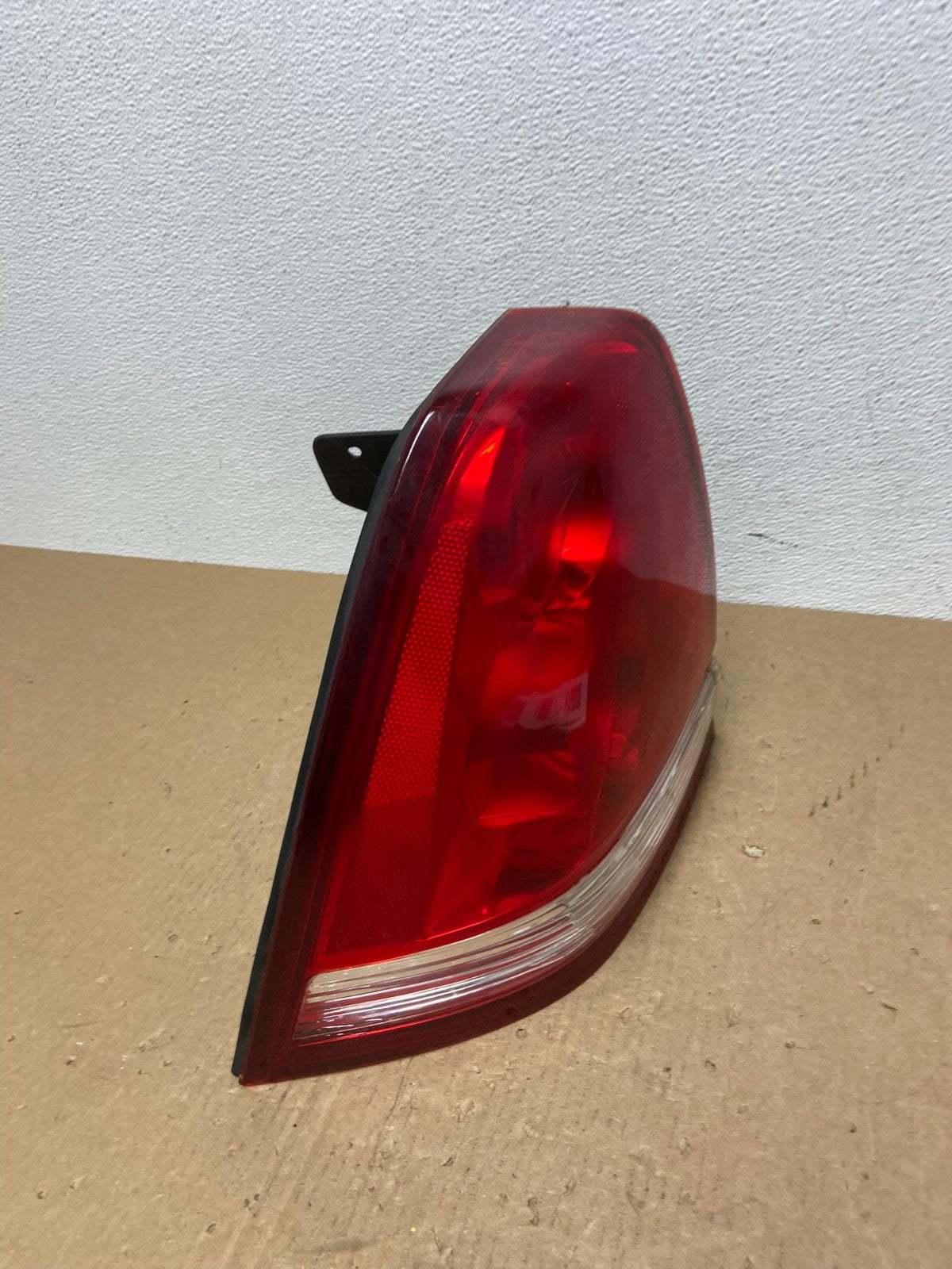 2004 2007 Chevrolet Malibu Hatchback Left Driver LH Side Tail Light AC1315 LK2