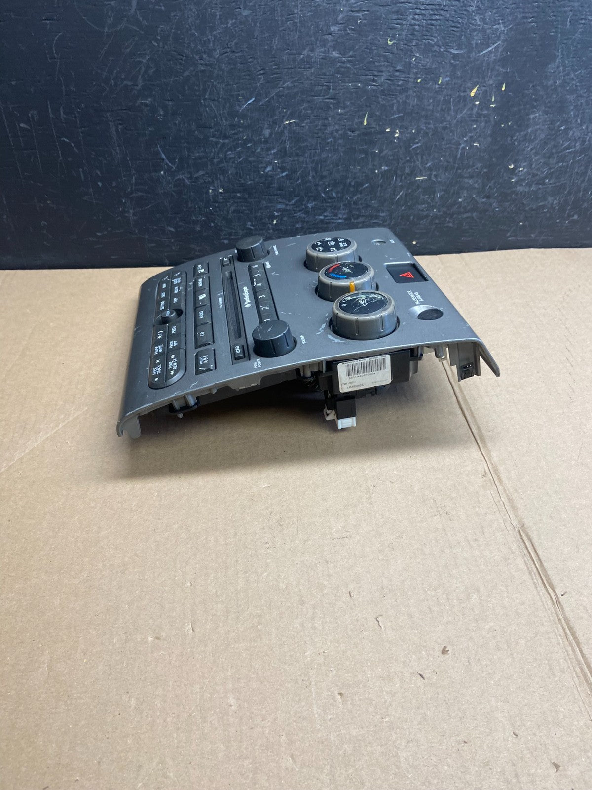 2004 - 2007 Nissan Titan Radio CD Player Climate Control AE4359 DG1