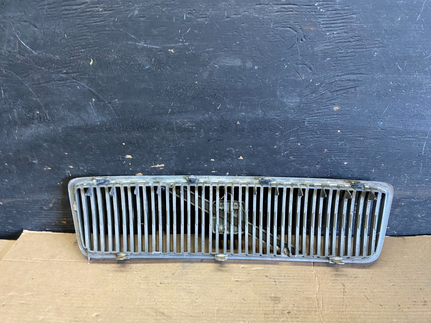 1999 to 2003 Volvo S80 Front Upper Grill Grille OEM R2112 DG7