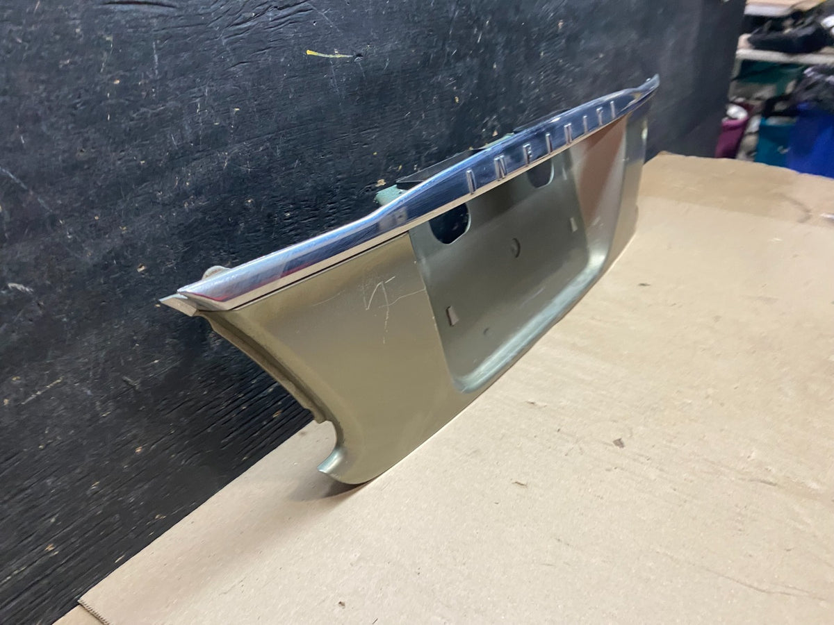 2000 2001 Infiniti I30 Rear Trunk Deck Finish Panel License Plate Trim u7452 DG2