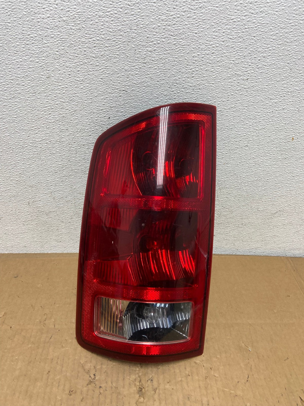 2002 to 2006 Dodge Ram 1500 Left Driver side Tail Light AD0915 LK0