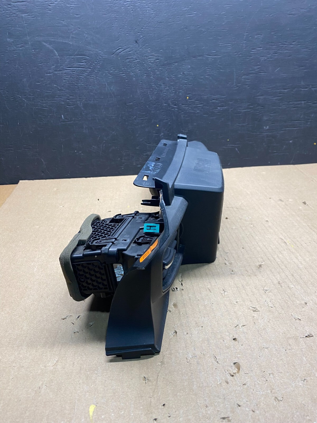 2020 to 2023 Ford Explorer Console Radio Display Screen Air Vents G4173 DG11