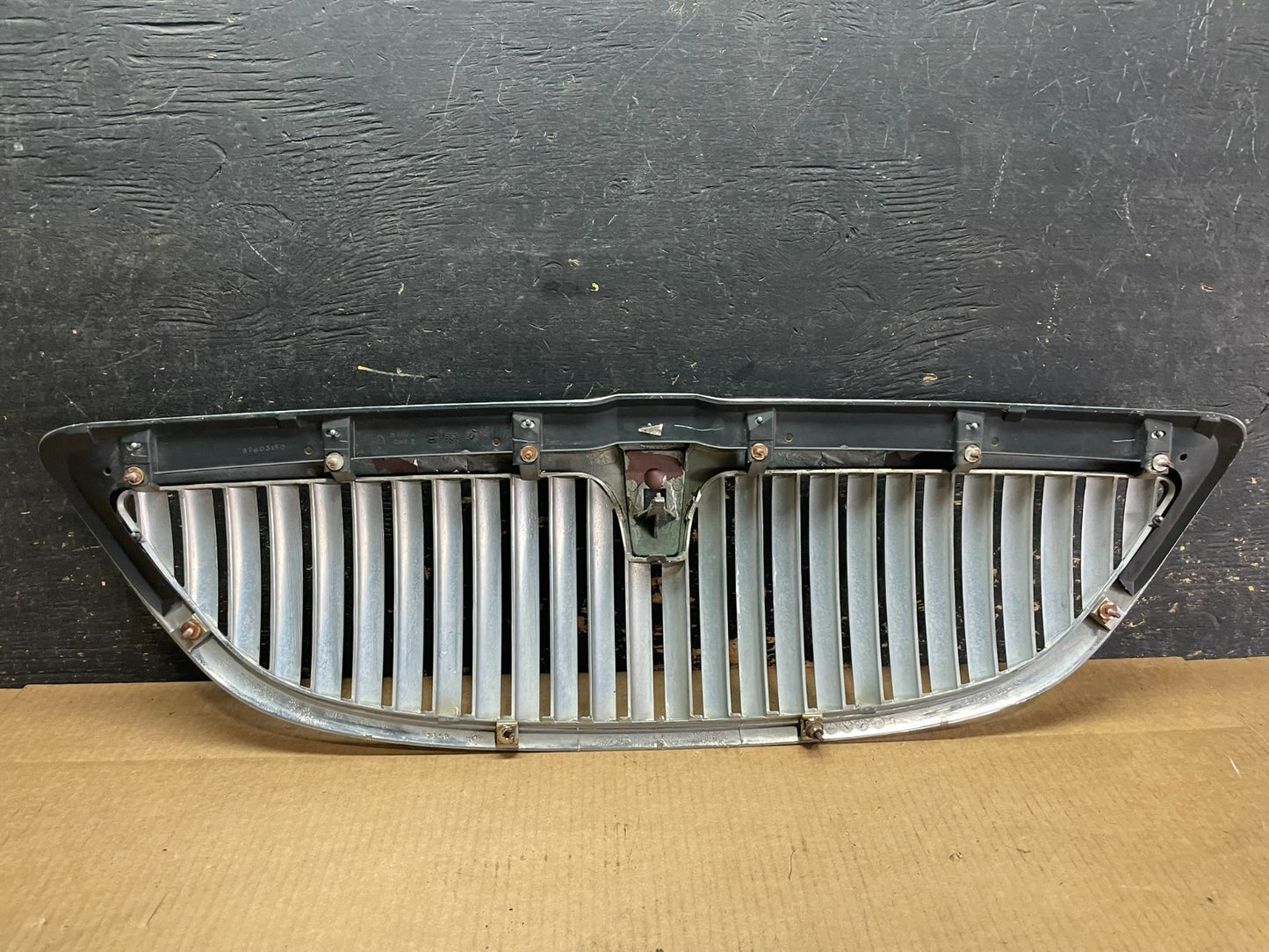 2003 to 2011 Lincoln Town Car Front Upper Grille Grill Chrome W/Emblem AA9117 DG4