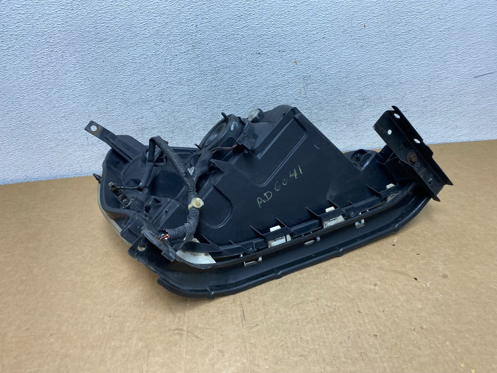 2003 2004 2005 Honda Pilot Left Driver LH Side Halogen Headlight AD6041 DW7