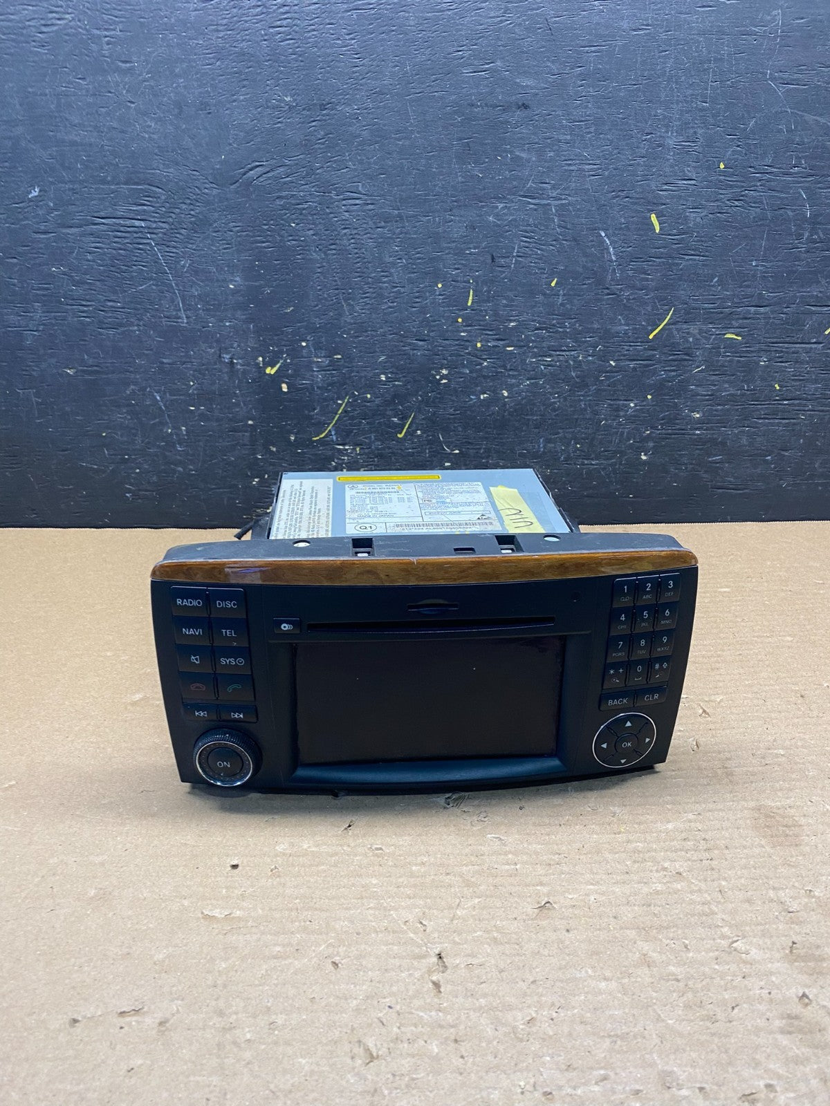 2009-2013 Mercedes W251 R350 Head Command Navigation Radio 6 CD Player S6511 DG0