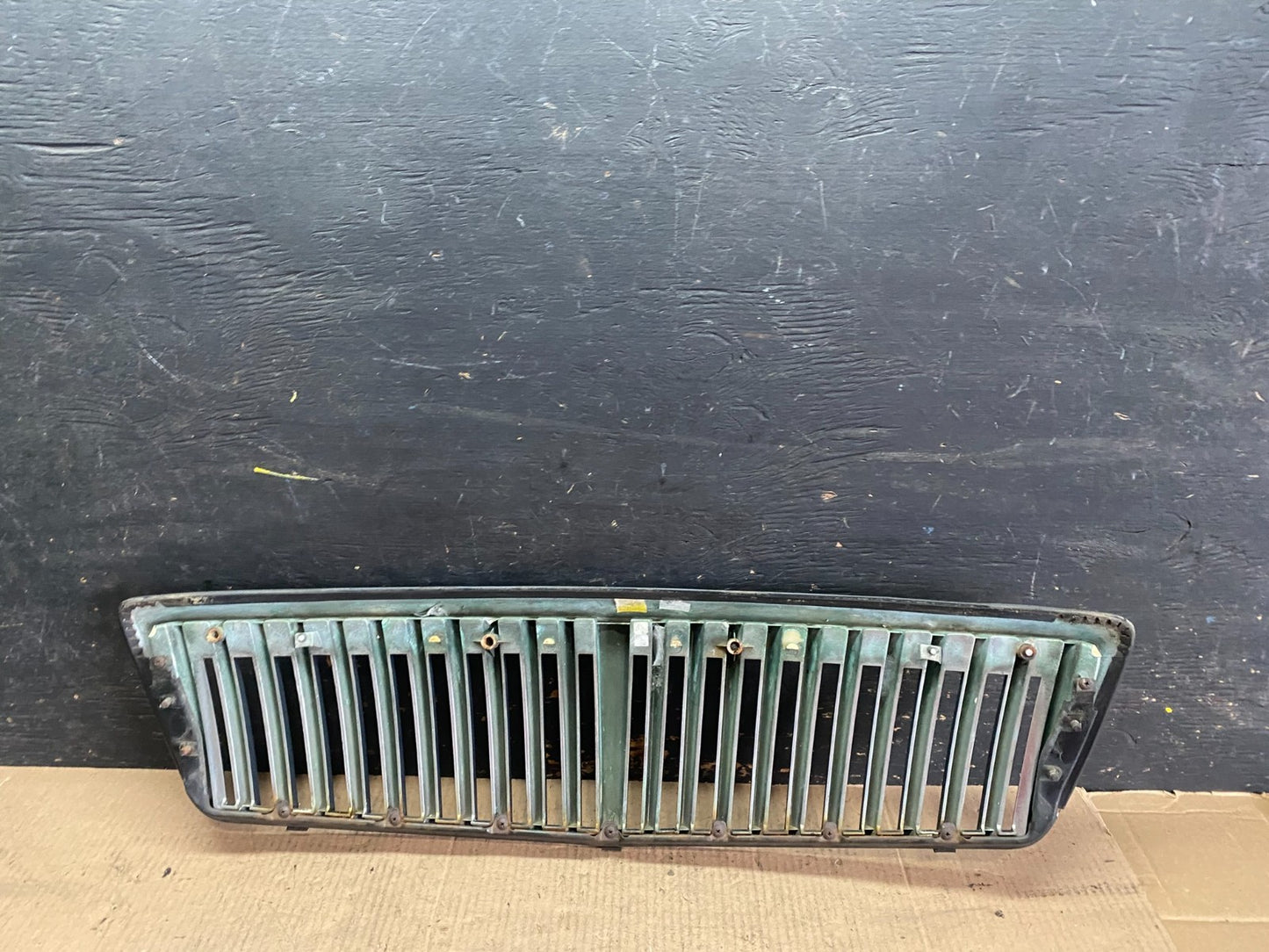 2002 to 2005 Hyundai XG350 Front Upper Grill Grille W/Emblem T0061 DG7
