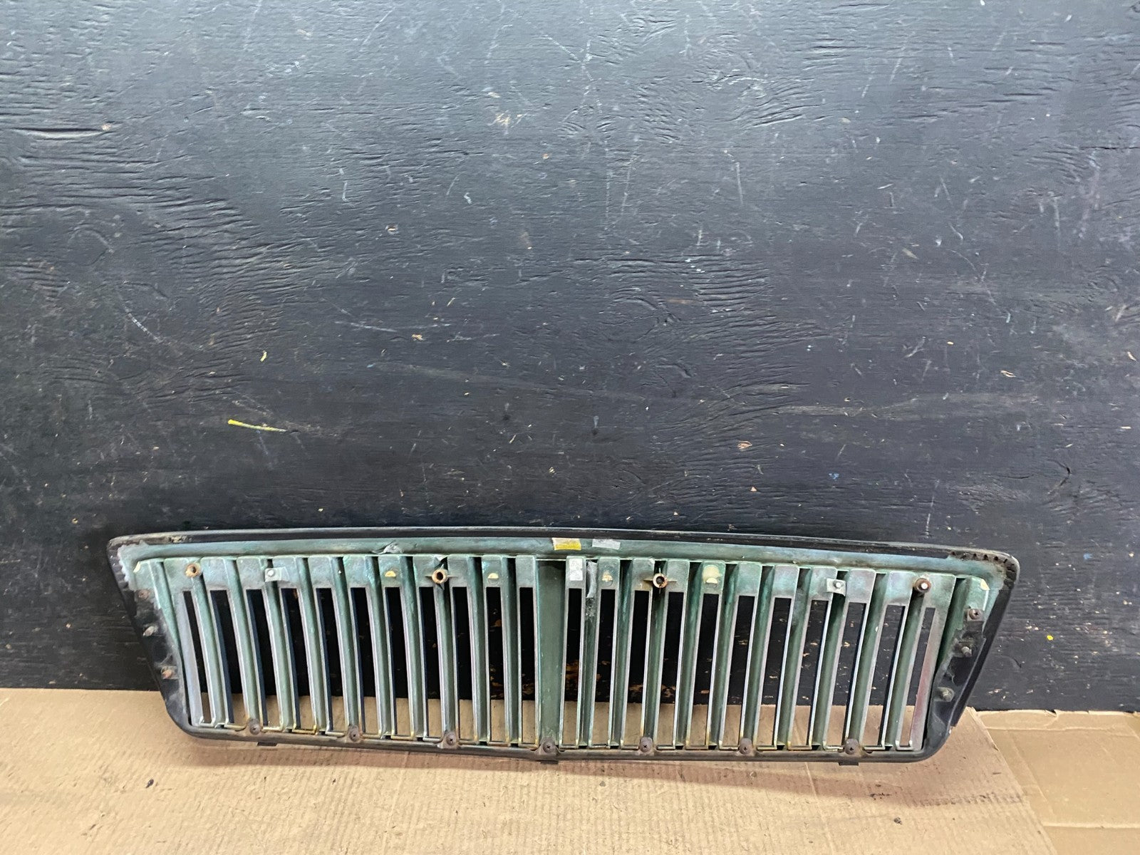 2002 to 2005 Hyundai XG350 Front Upper Grill Grille W/Emblem T0061 DG7