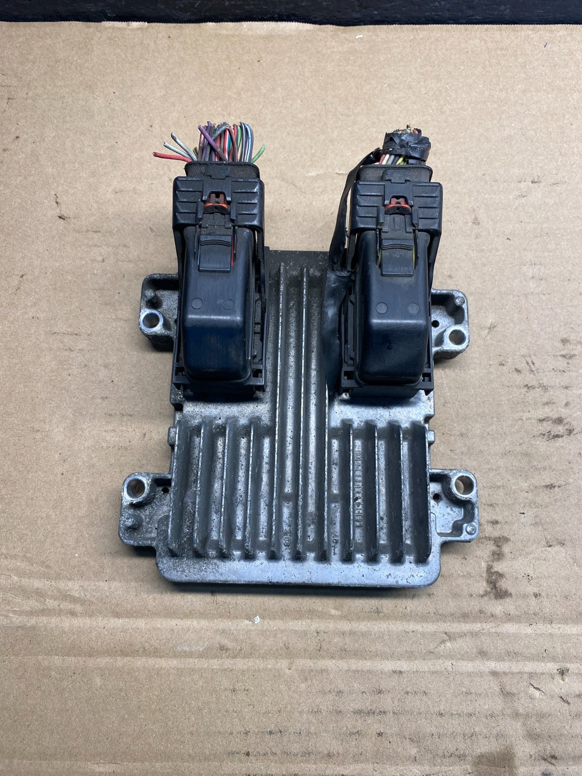 2010 - 2014 Chevrolet Express Savanna Engine Computer ECM ECU AE2104 DW0