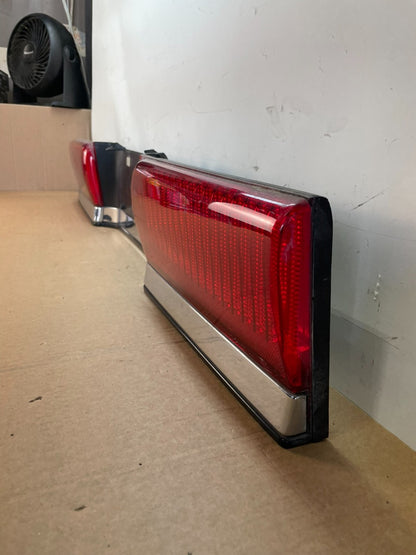 1990 to 1993 Lincoln Continental Center Trunk Tail Light AG2869 DG1