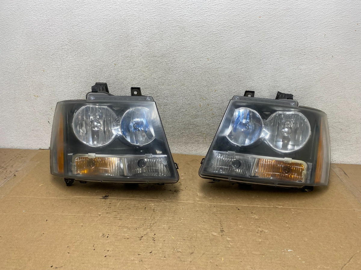 2007 to 2013 Chevrolet Suburban Tahoe Left+Right Set Headlights AH8163 DW0