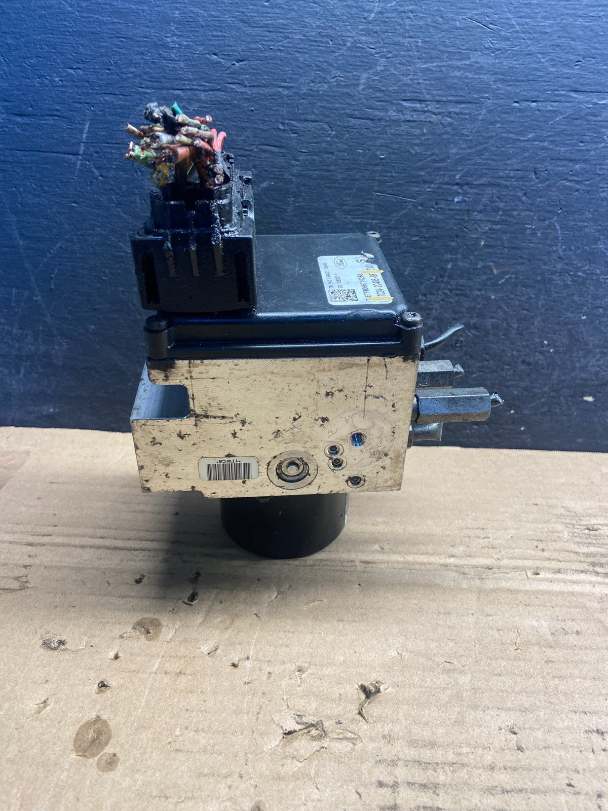 2006 2007 Ford E250 E350 Econoline Anti-Lock ABS Antilock Brake Pump AE2456 DG4