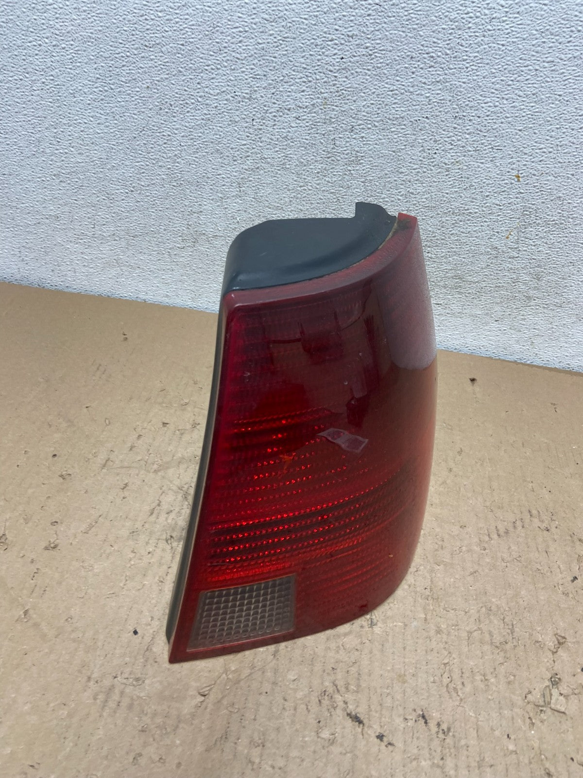 2003 2004 Volkswagen Jetta Wagon Right Passenger Side Tail Light AF42932
