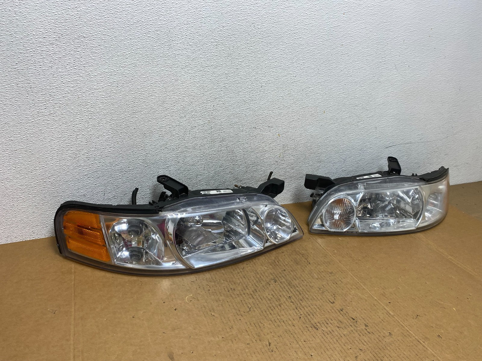 Sedan 2000 2001 Nissan Altima Headlights Left+Right AD9323 DW2