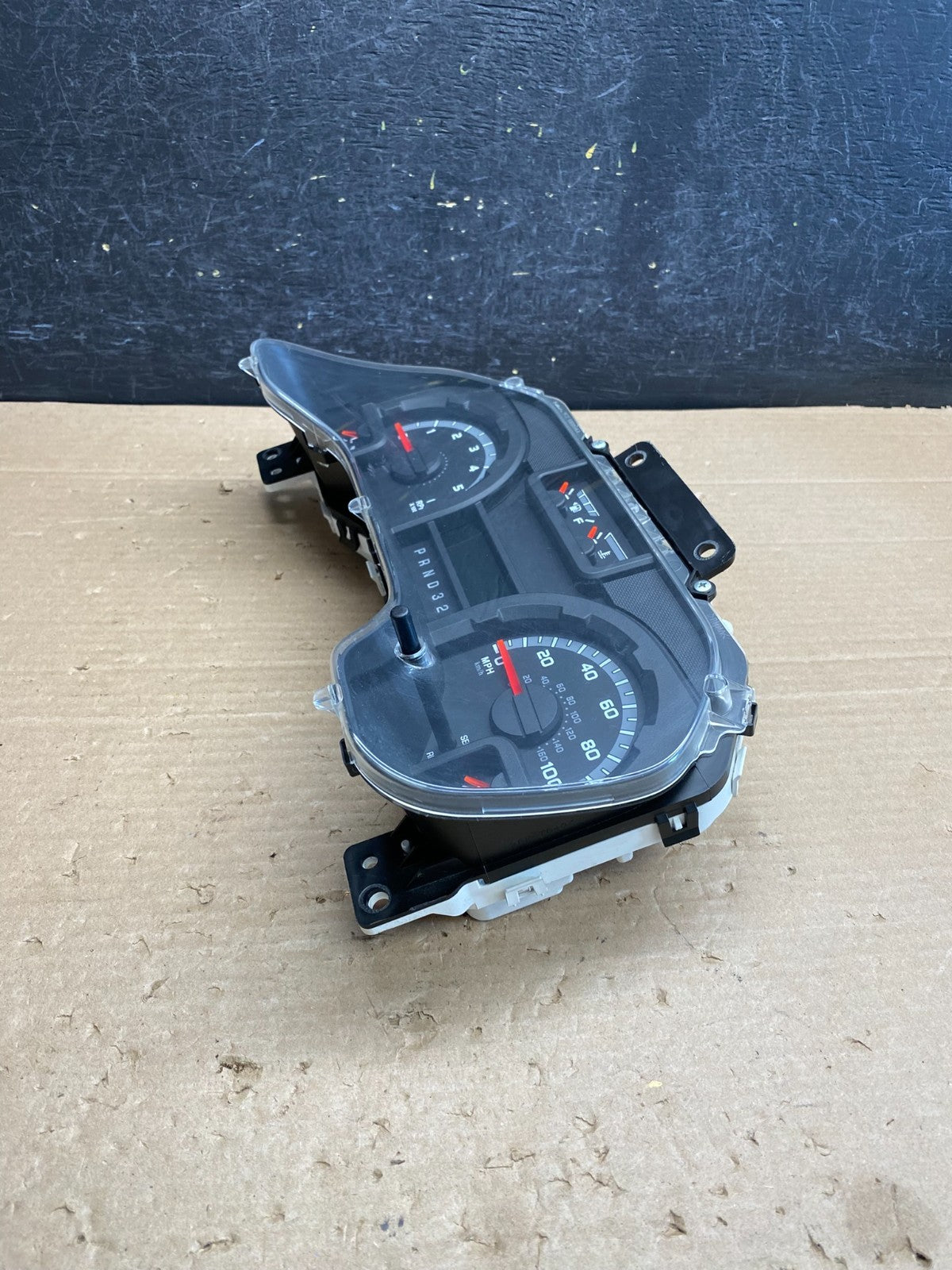 2009 to 2014 Ford E150 E250 E350 VAN Gauge Speedometer Cluster AG63702