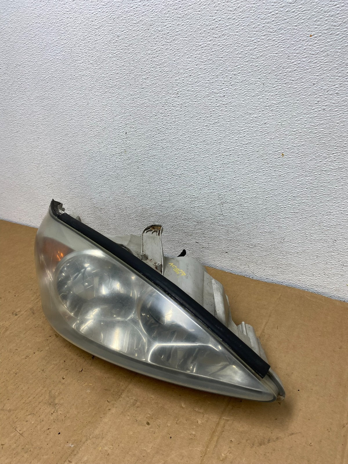 2002 to 2004 Toyota Camry Halogen Headlight Right Passenger Rh AC8619 DW1