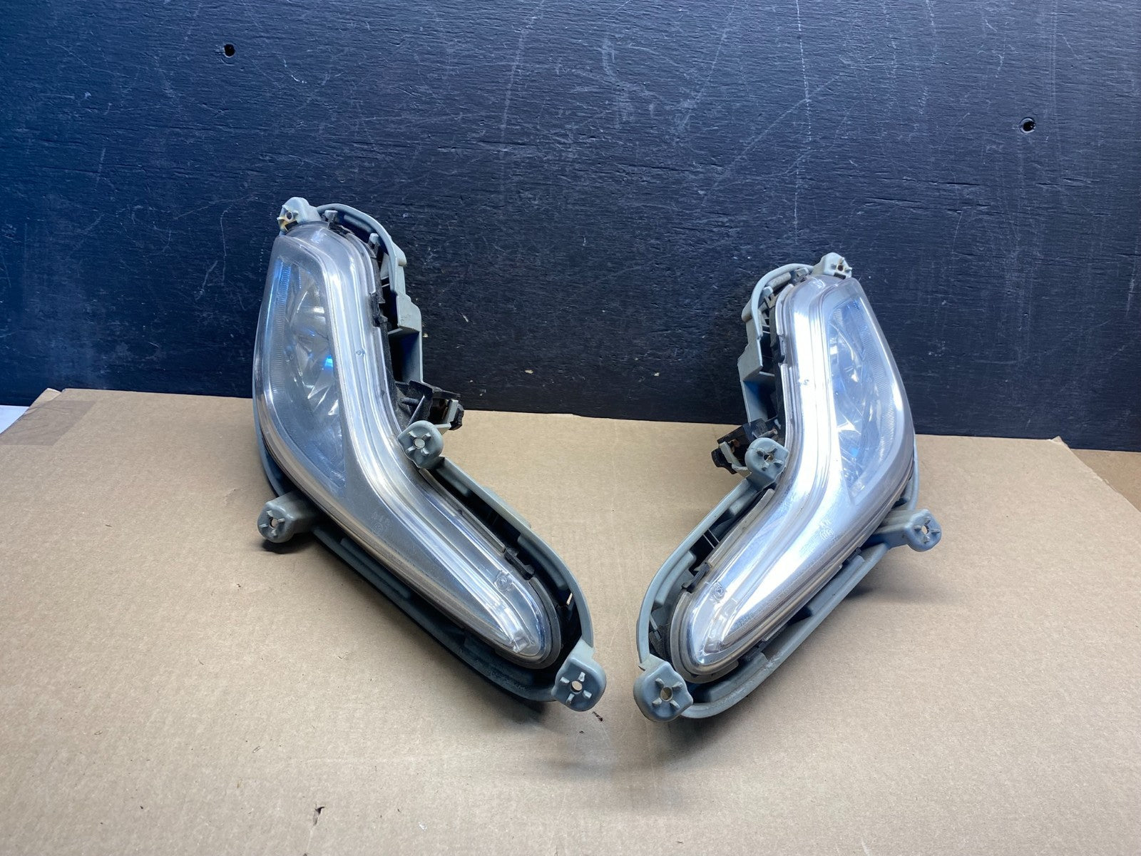2012 to 2017 Hyundai Accent Left+Right Set Fog Lights AG4006 DG2