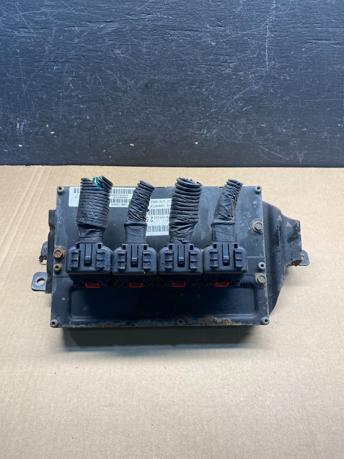 2010 Dodge Caravan Town & Country Engine Computer ECU AE6273 DW0