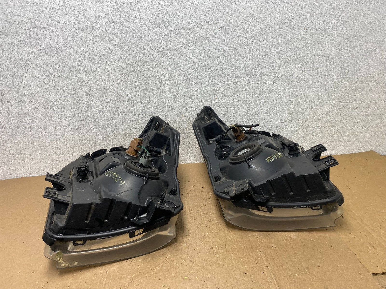 2011 to 2016 Ford F250 Super Duty Left+Right Side Headlights AD8829 DW10