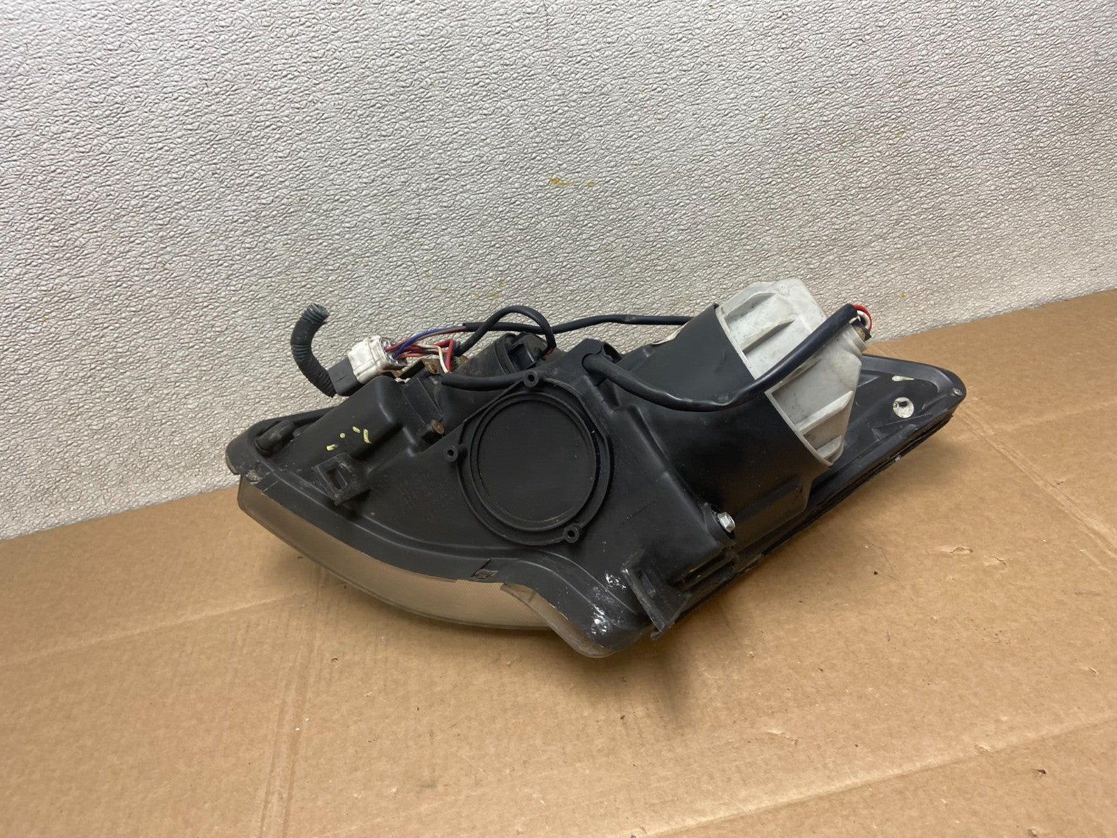 2004 2005 2006 Nissan Maxima Right Passenger Side Headlight Halogen Y8404 DW8