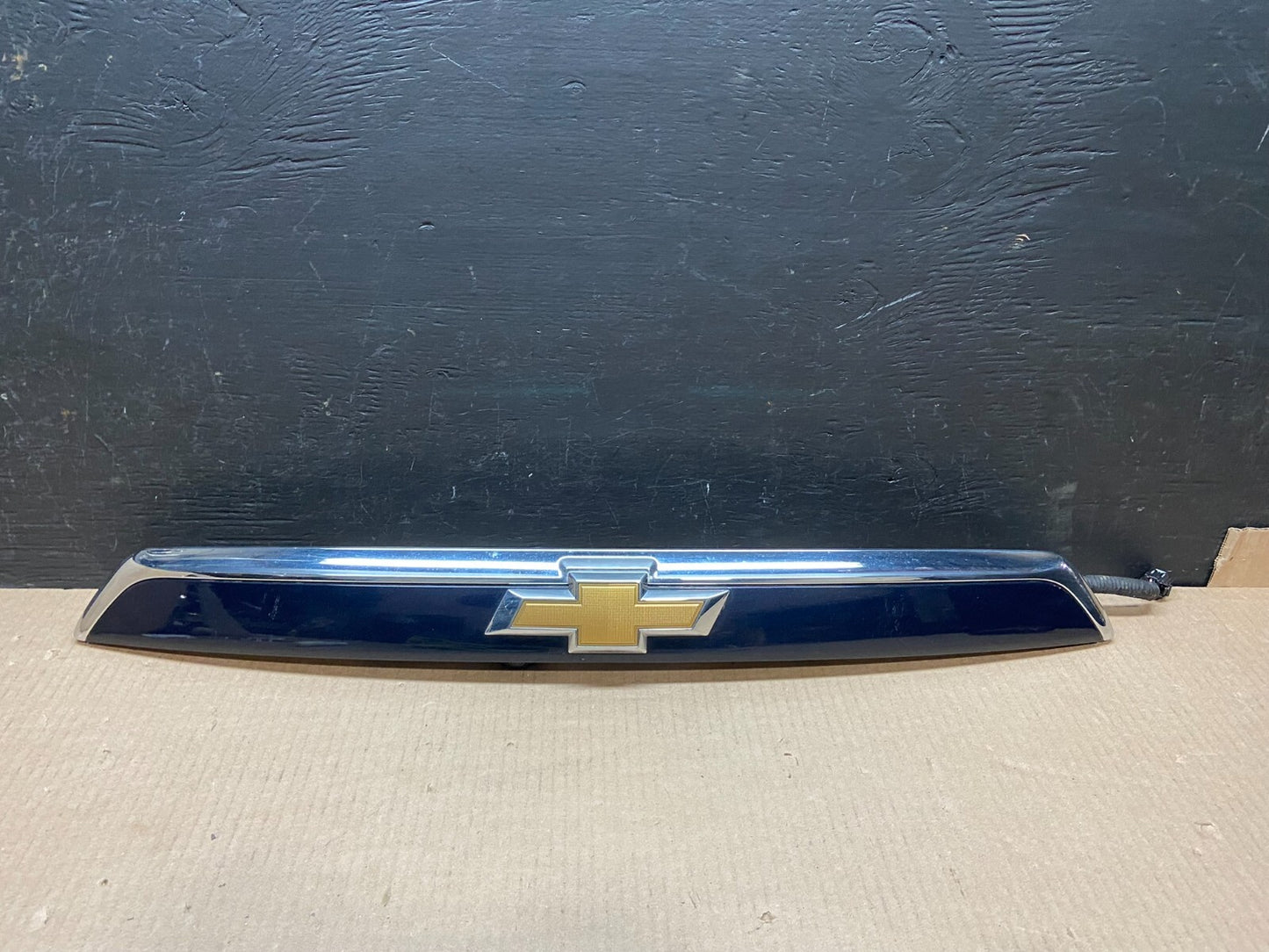 2016-2017 Chevrolet Equinox Rear Liftgate Garnish Chrome Trim W/Camera E8542 DG10
